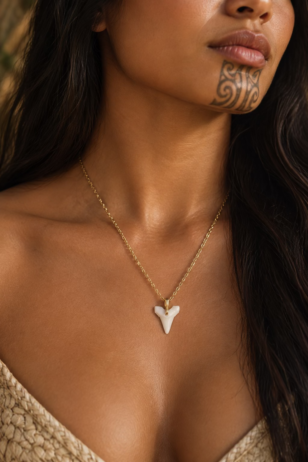 Niho Mako Necklace (Gold Sharktooth)